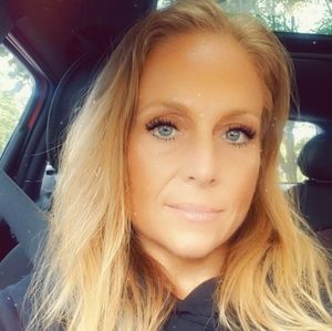 Meet your Posher, Monique